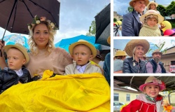 W Pietrowicach Wielkich na korowód lunął deszcz, ale odczekali i ruszyli [FOTO i WIDEO]