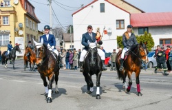 Procesja wielkanocna w Pietrowicach Wielkich. Obrzęd religijny i dziedzictwo kulturowe [FOTO i WIDEO]