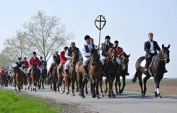 WIELKANOCNA  PROCESJA KONNA PIETROWICE WIELKIE  PONIEDZIAŁEK WIELKANOCNY 22.04.2019 r. 